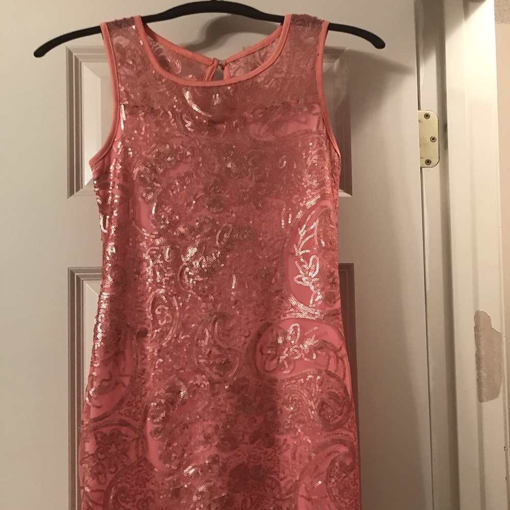 Light pink/ gold dress super cute